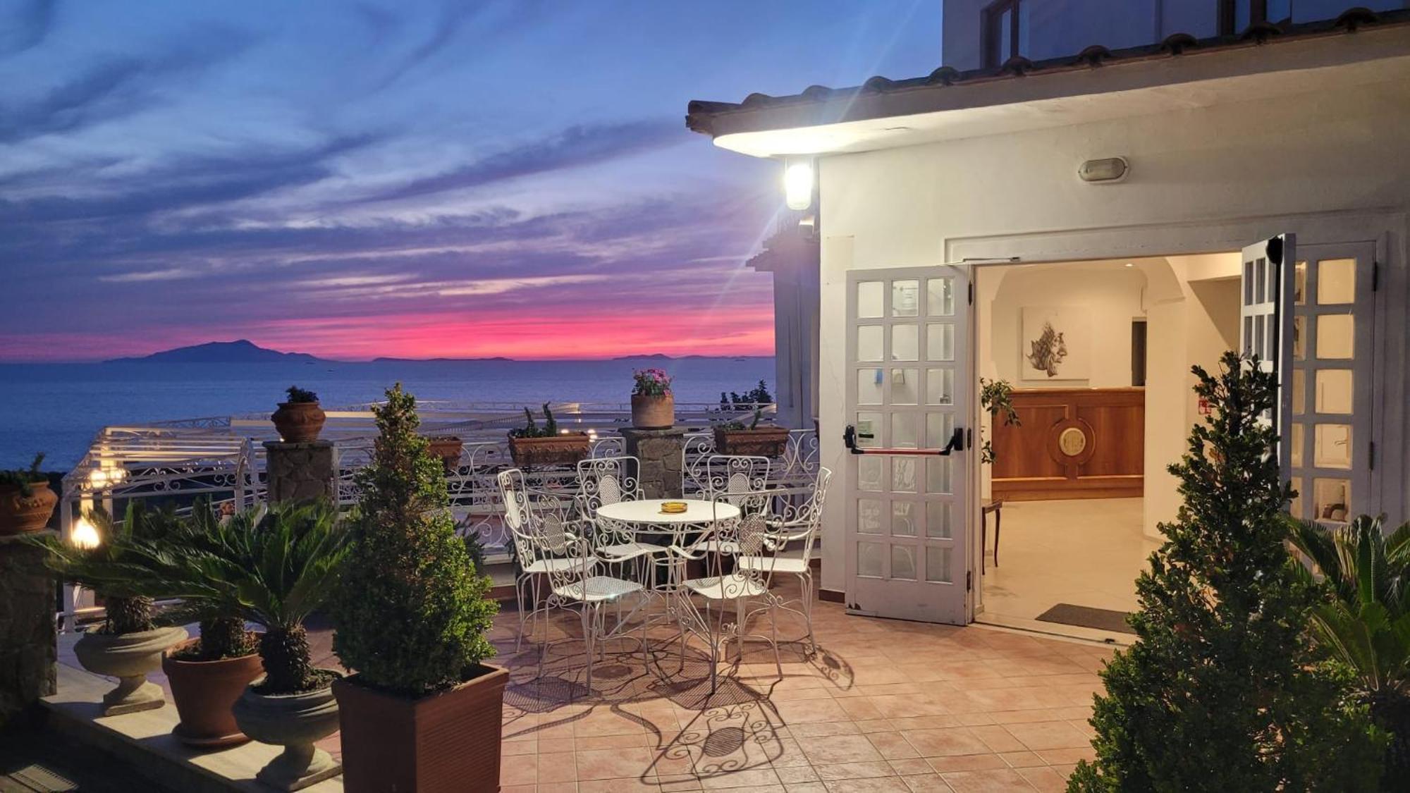 Hotel Dania Sorrento Dış mekan fotoğraf
